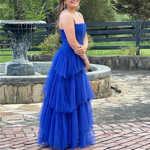 It is made of a mesh material, it is see through on the stomach only, blue dress - Picture 1 of 10